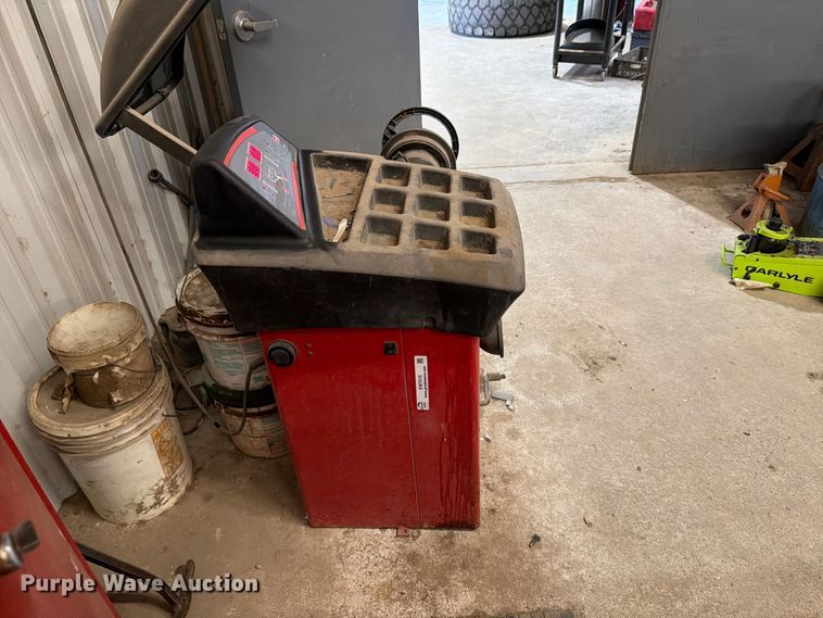 image for item EW7515 CEMB K9 tire balancing machine