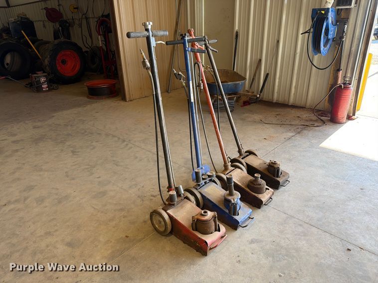 image for item EW7516 (4) floor jacks