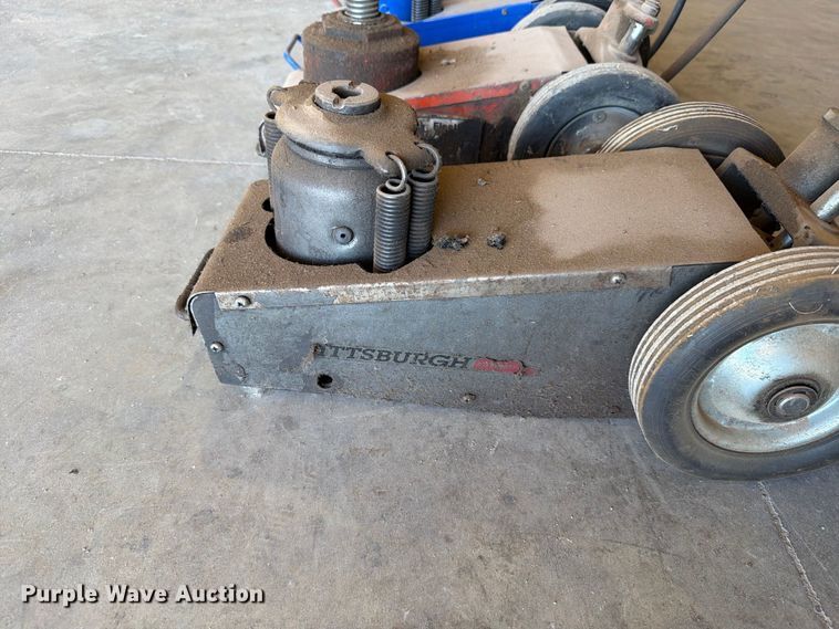 image for item EW7516 (4) floor jacks