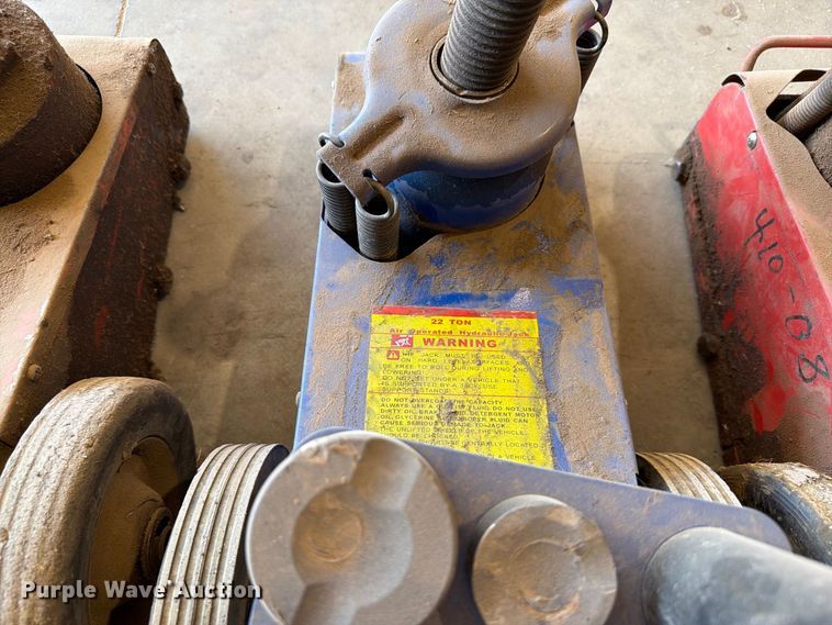 image for item EW7516 (4) floor jacks