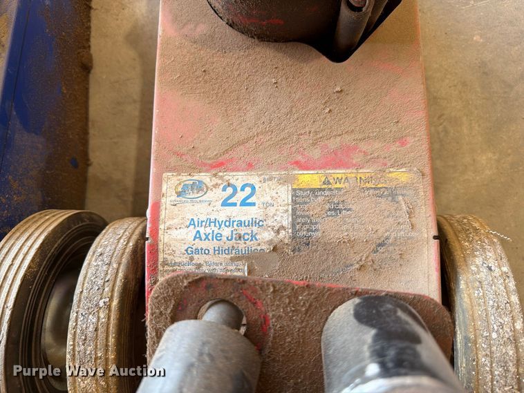 image for item EW7516 (4) floor jacks