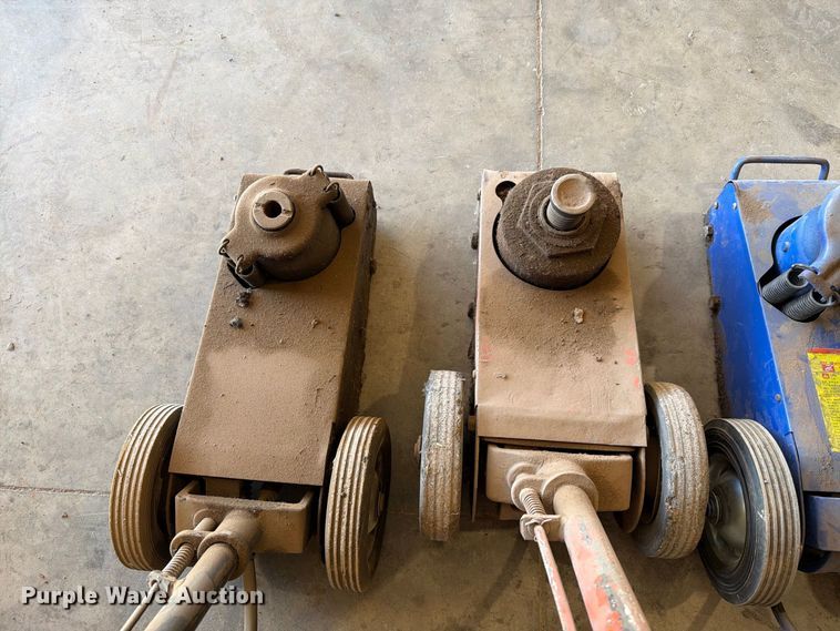 image for item EW7516 (4) floor jacks