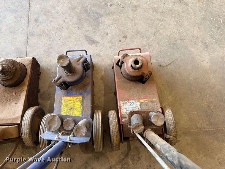 image for item EW7516 (4) floor jacks