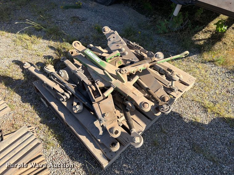 image for item EW7517 Approximately 8 three point arms