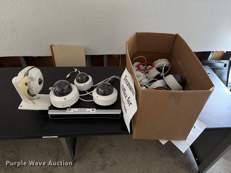 image for item EW7528 Security camera system