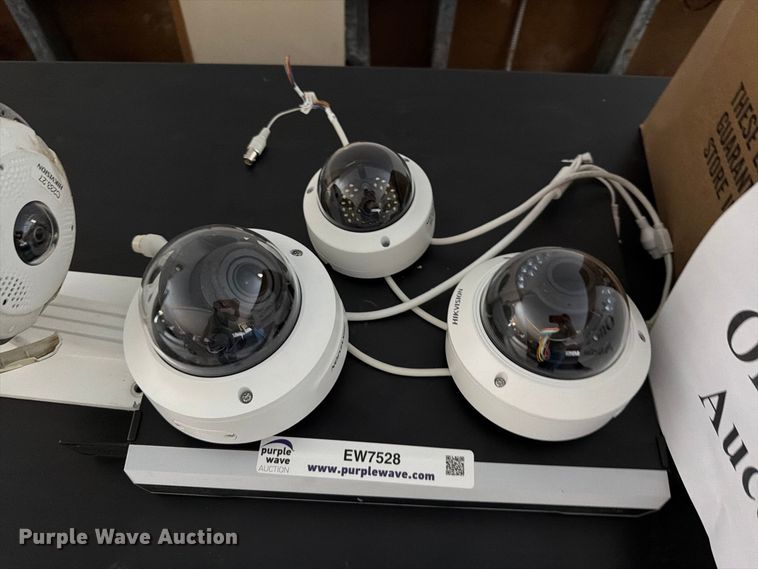 image for item EW7528 Security camera system