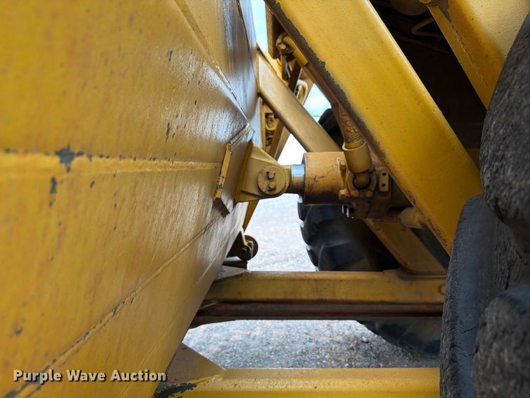 image for item EW7539 1984 Caterpillar 621B conventional scraper 