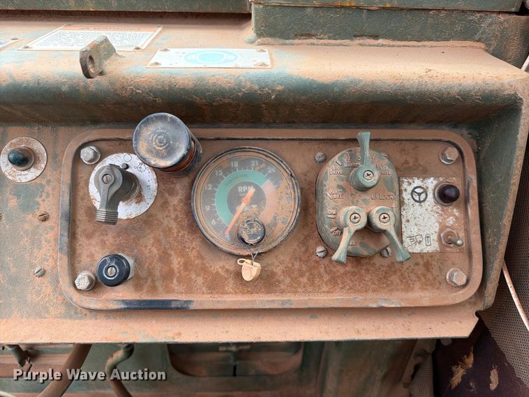 image for item EW7539 1984 Caterpillar 621B conventional scraper 