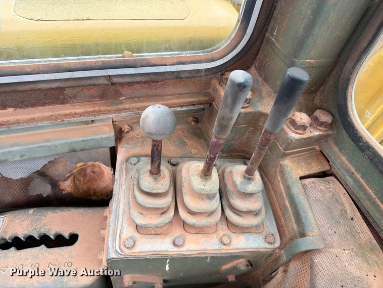 image for item EW7539 1984 Caterpillar 621B conventional scraper 