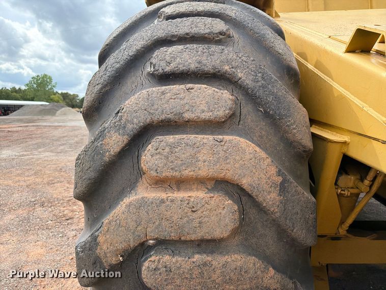 image for item EW7539 1984 Caterpillar 621B conventional scraper 