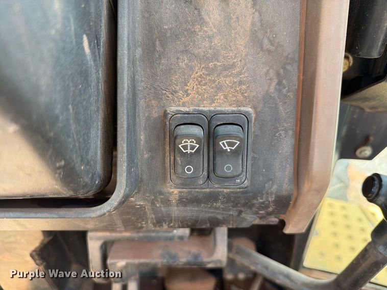 image for item EW7540 1998 John Deere 310SE backhoe