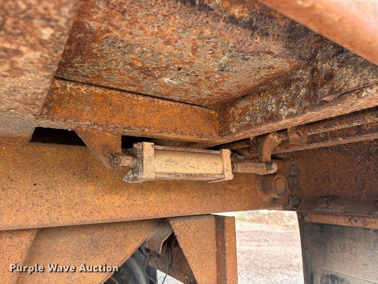 image for item EW7541 1990 Hibilt 24-24-HI-DP end dump trailer