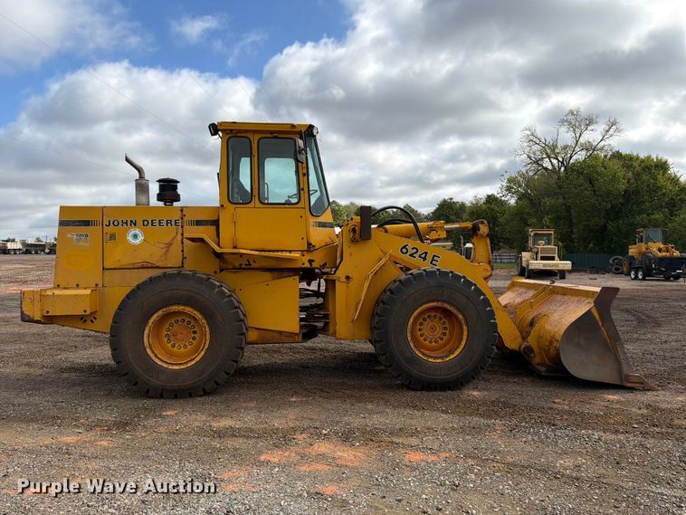 image for item EW7542 1990 John Deere 624E wheel loader