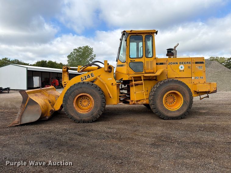image for item EW7542 1990 John Deere 624E wheel loader