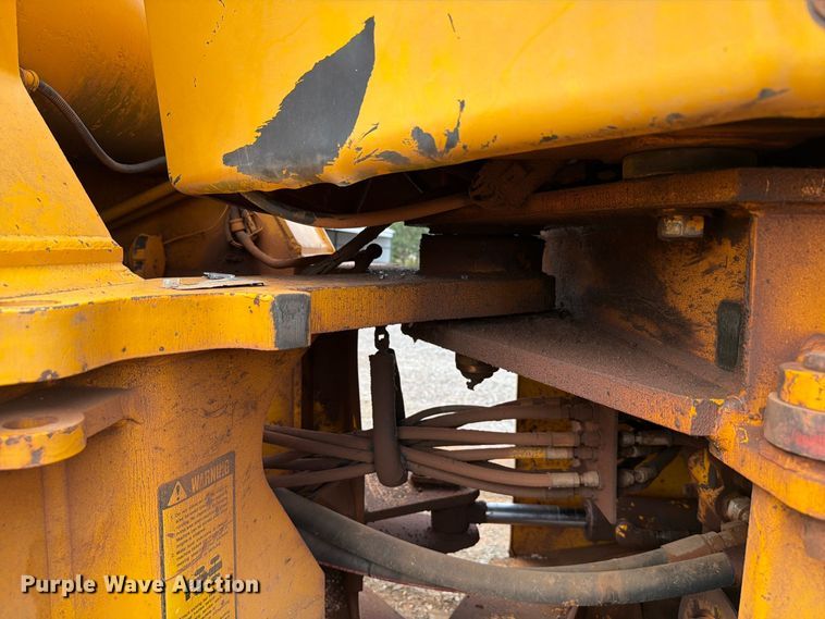 image for item EW7542 1990 John Deere 624E wheel loader