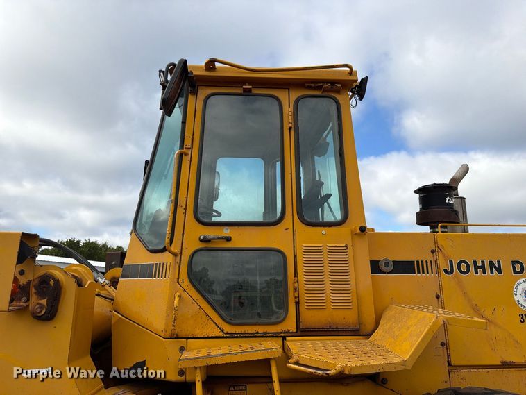 image for item EW7542 1990 John Deere 624E wheel loader