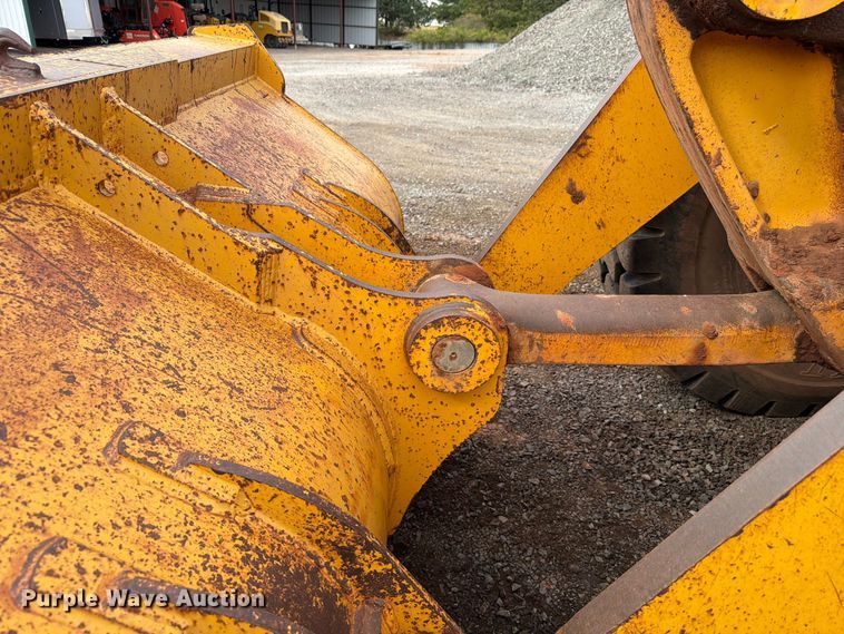 image for item EW7542 1990 John Deere 624E wheel loader