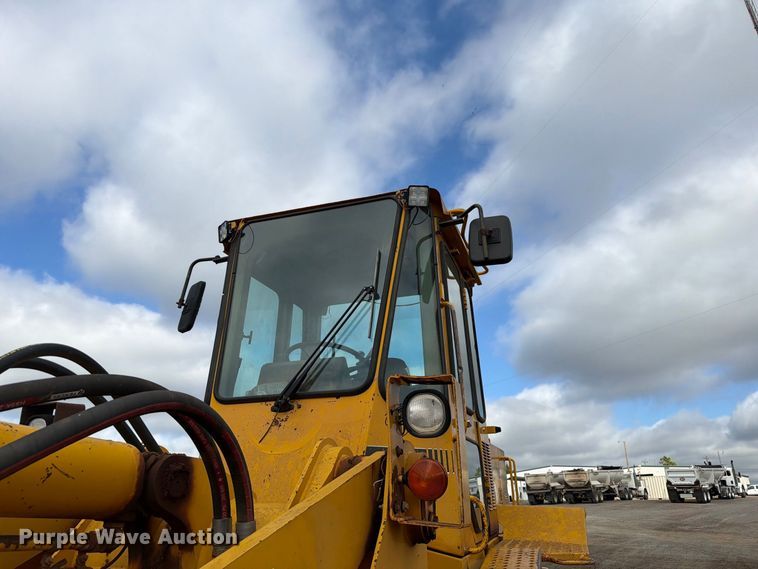 image for item EW7542 1990 John Deere 624E wheel loader