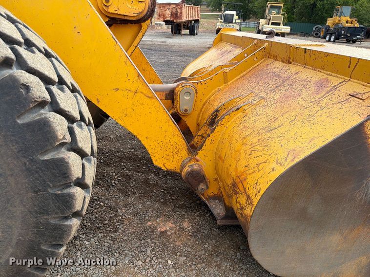 image for item EW7542 1990 John Deere 624E wheel loader
