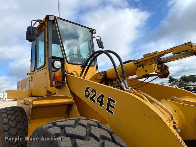 image for item EW7542 1990 John Deere 624E wheel loader