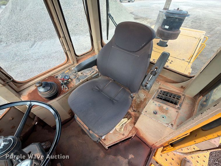 image for item EW7542 1990 John Deere 624E wheel loader