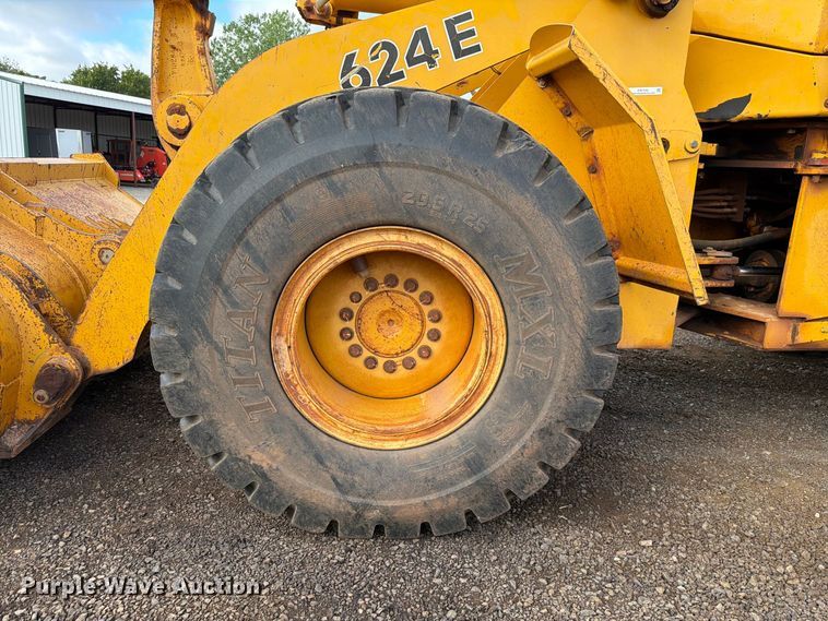 image for item EW7542 1990 John Deere 624E wheel loader
