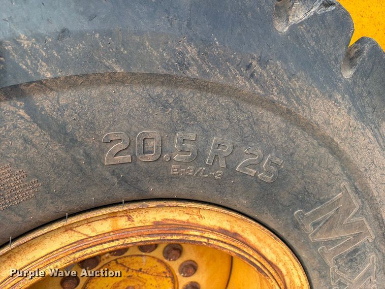 image for item EW7542 1990 John Deere 624E wheel loader