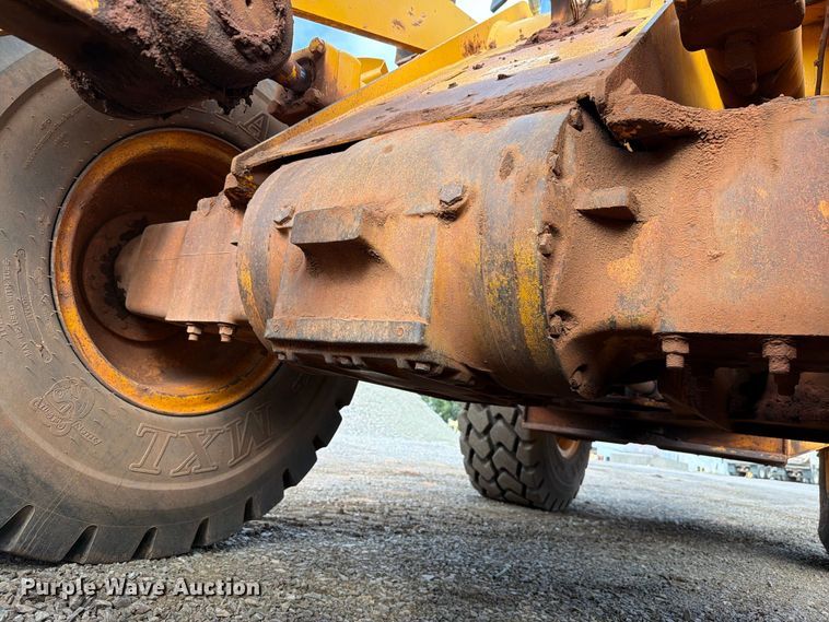 image for item EW7542 1990 John Deere 624E wheel loader
