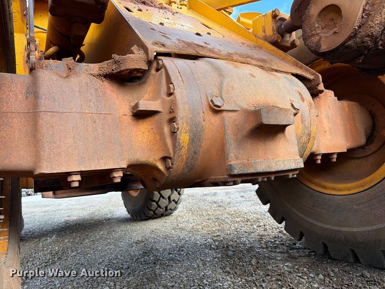 image for item EW7542 1990 John Deere 624E wheel loader