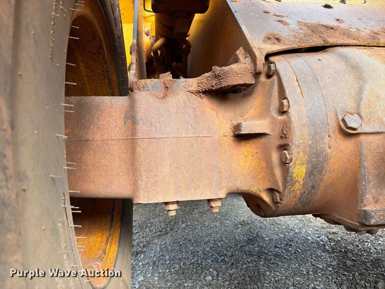 image for item EW7542 1990 John Deere 624E wheel loader