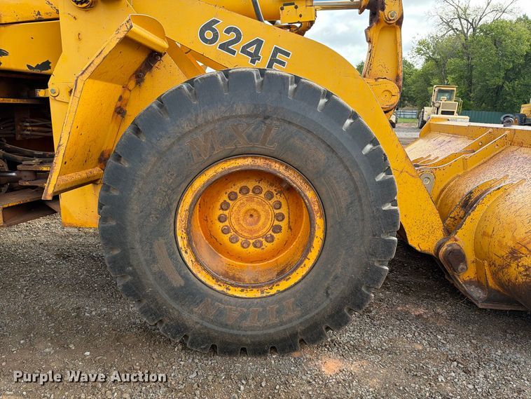 image for item EW7542 1990 John Deere 624E wheel loader