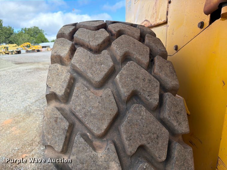 image for item EW7542 1990 John Deere 624E wheel loader