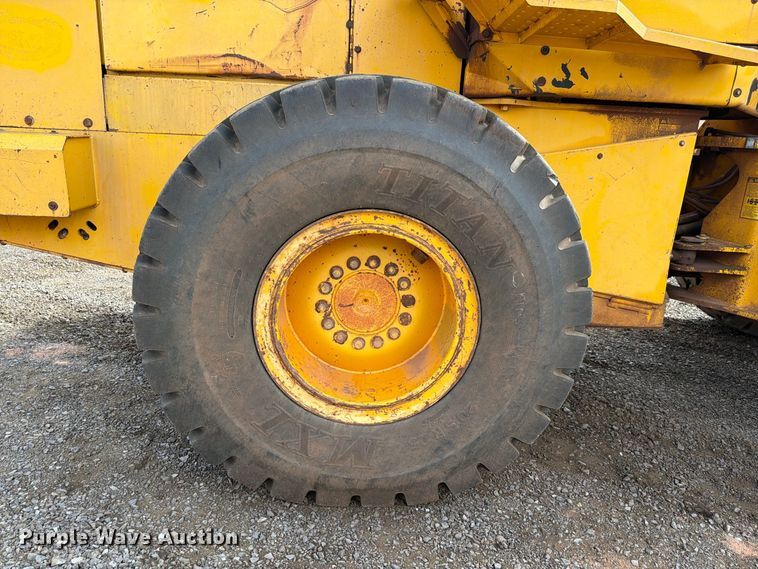 image for item EW7542 1990 John Deere 624E wheel loader