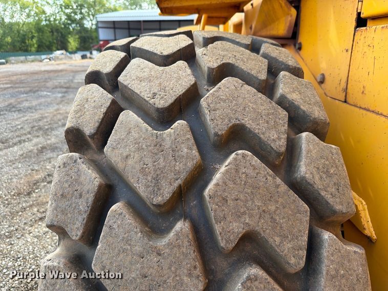image for item EW7542 1990 John Deere 624E wheel loader