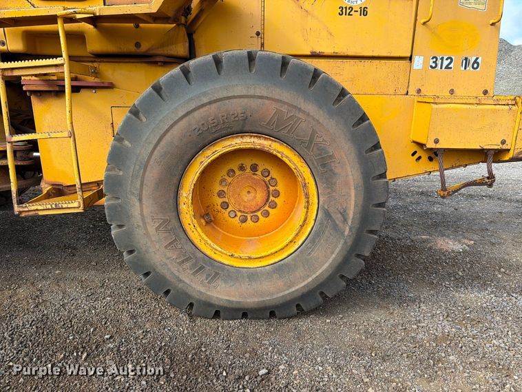 image for item EW7542 1990 John Deere 624E wheel loader