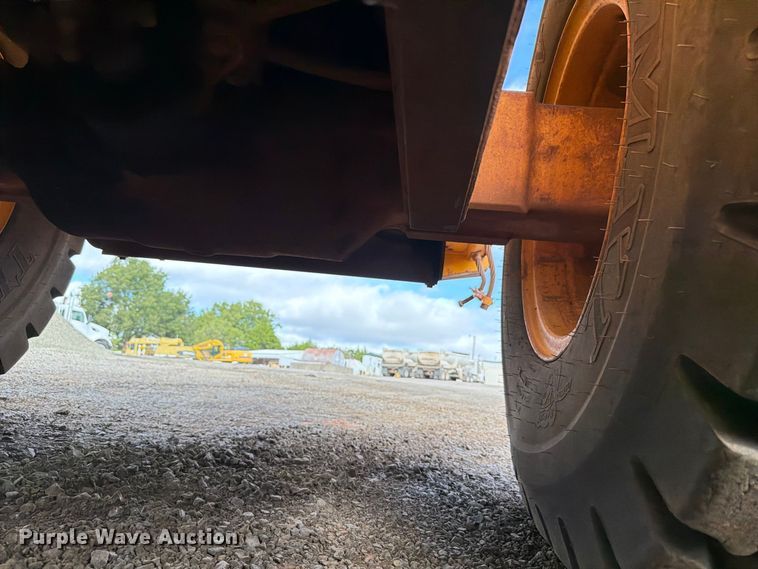 image for item EW7542 1990 John Deere 624E wheel loader