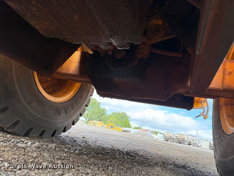 image for item EW7542 1990 John Deere 624E wheel loader