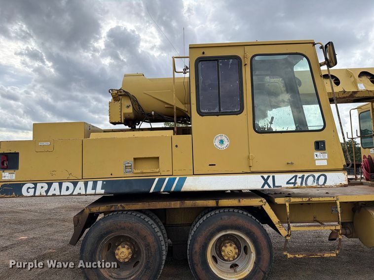 image for item EW7543 1999 Gradall XL4100 wheeled excavator