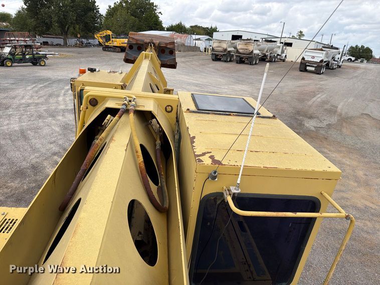 image for item EW7543 1999 Gradall XL4100 wheeled excavator