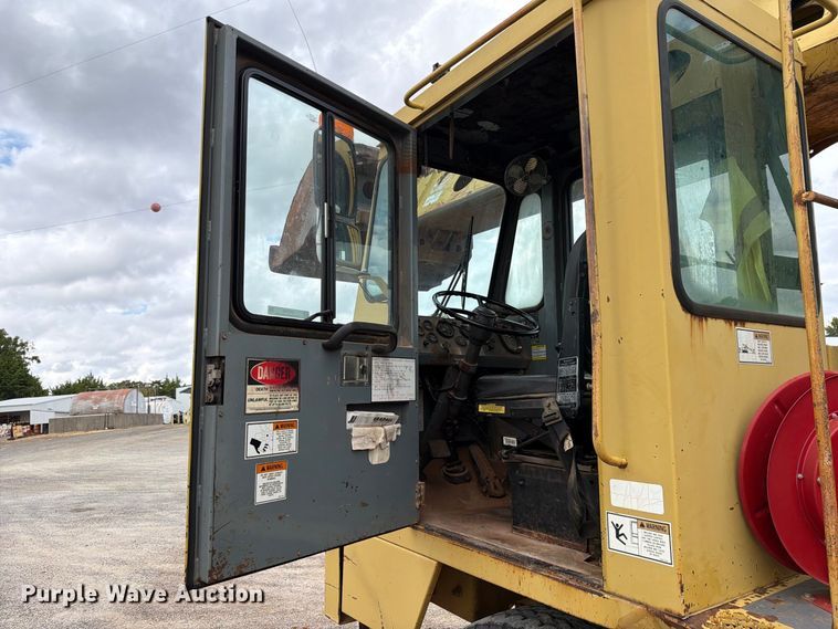 image for item EW7543 1999 Gradall XL4100 wheeled excavator