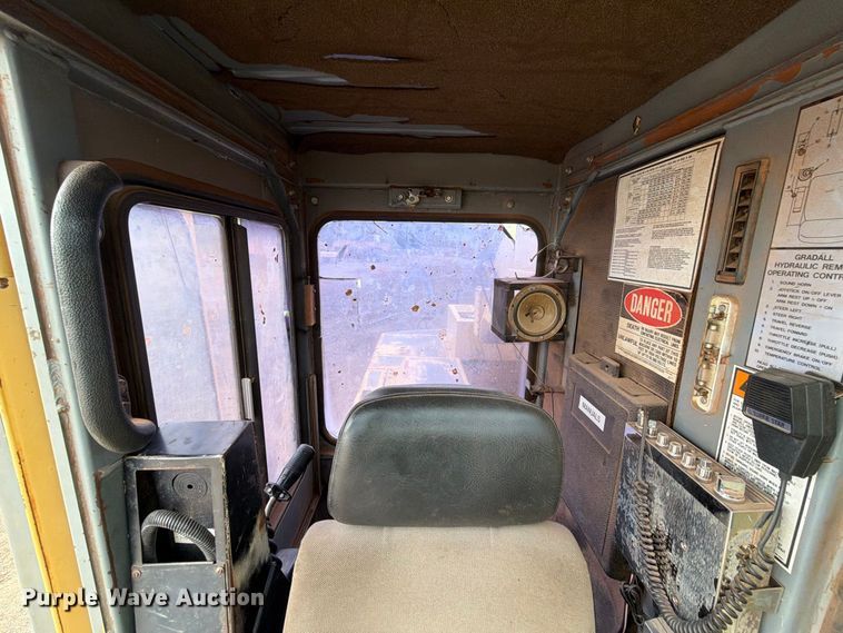 image for item EW7543 1999 Gradall XL4100 wheeled excavator