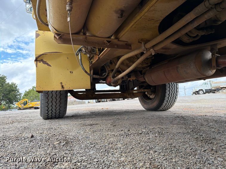 image for item EW7543 1999 Gradall XL4100 wheeled excavator