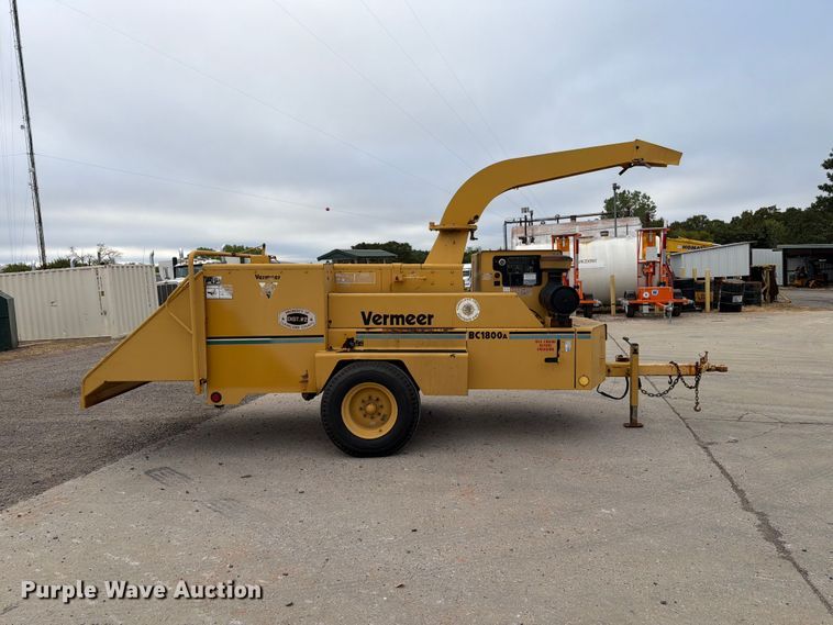 image for item EW7545 1998 Vermeer BC1800A wood chipper