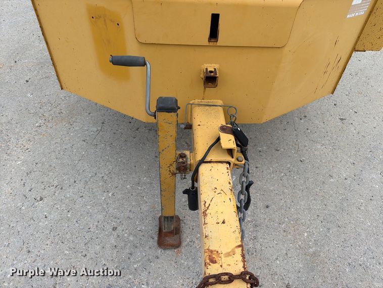 image for item EW7545 1998 Vermeer BC1800A wood chipper