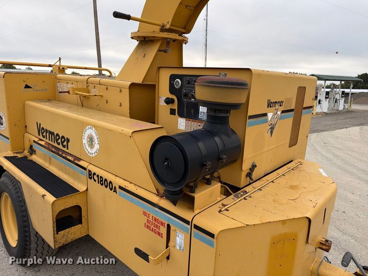 image for item EW7545 1998 Vermeer BC1800A wood chipper