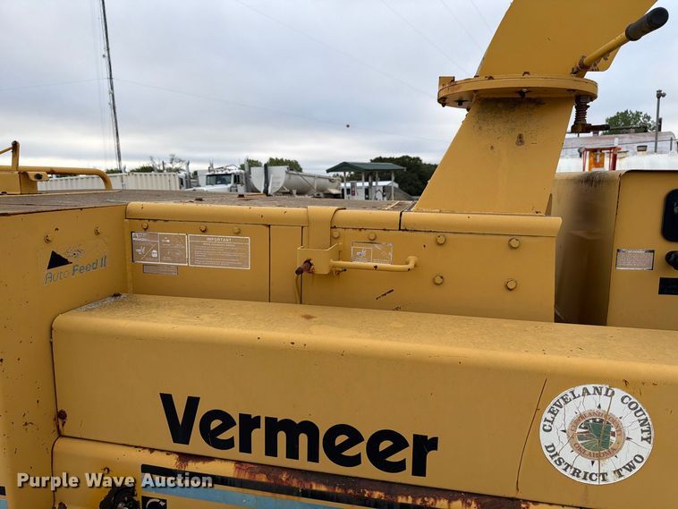 image for item EW7545 1998 Vermeer BC1800A wood chipper