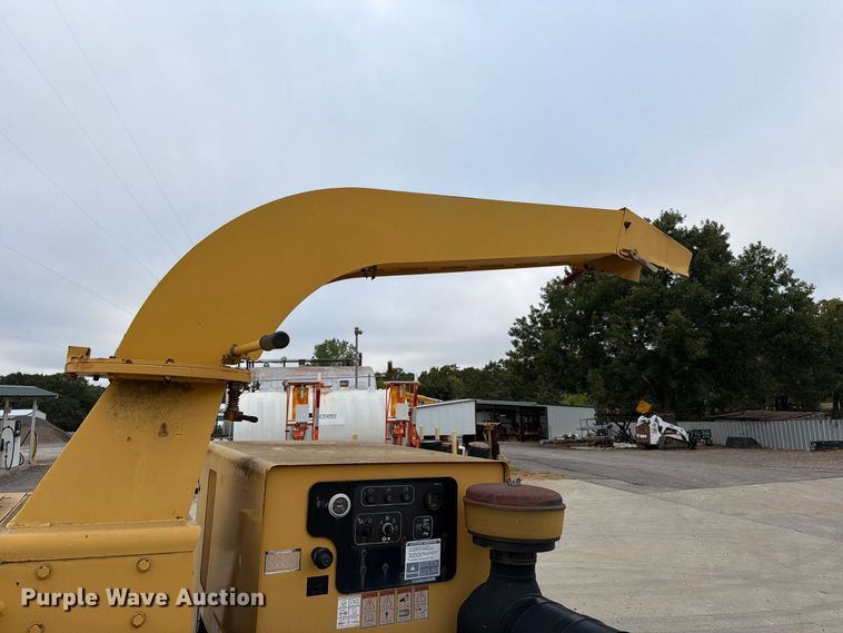 image for item EW7545 1998 Vermeer BC1800A wood chipper