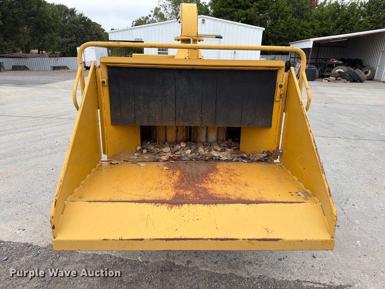 image for item EW7545 1998 Vermeer BC1800A wood chipper