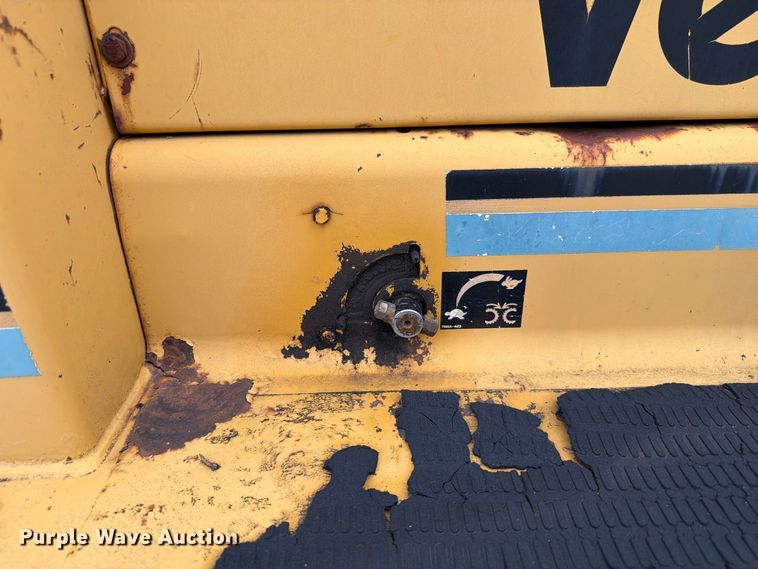 image for item EW7545 1998 Vermeer BC1800A wood chipper