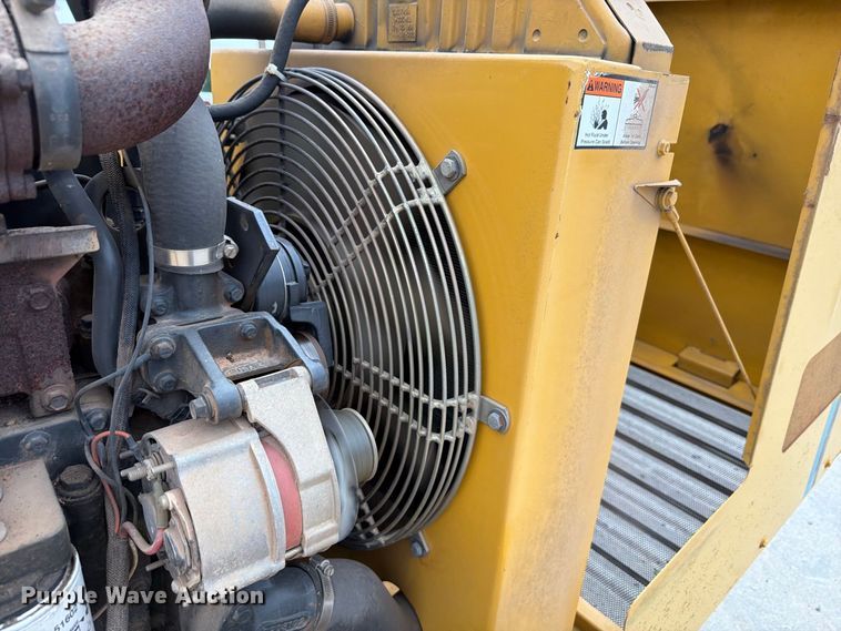 image for item EW7545 1998 Vermeer BC1800A wood chipper